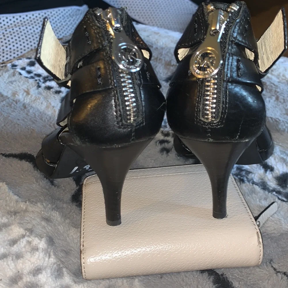 MICHAEL KORS Black Leather Heels — 7